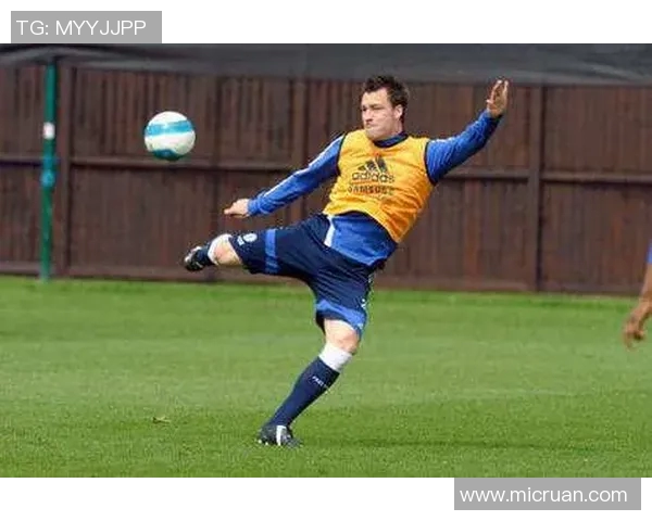 足球明星经典姿势全解析让你轻松掌握球场魅力与技巧